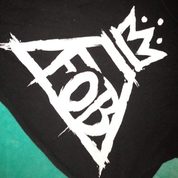 Fall out boy crop top - Picture 2 of 2